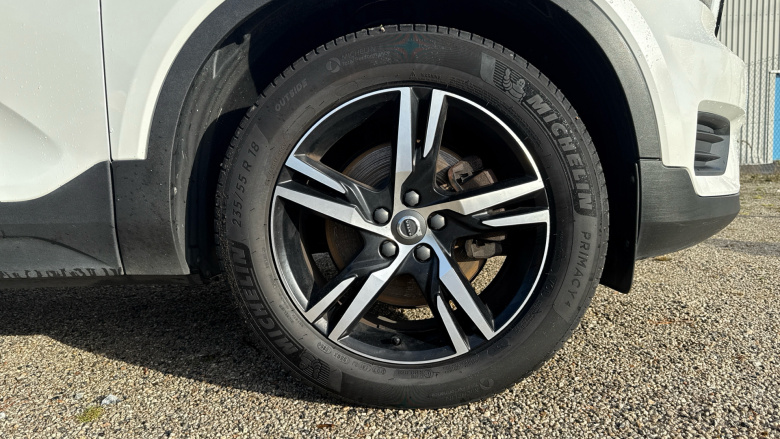 Volvo Xc40 2.0 B4P R DESIGN 5dr Auto Petrol Estate